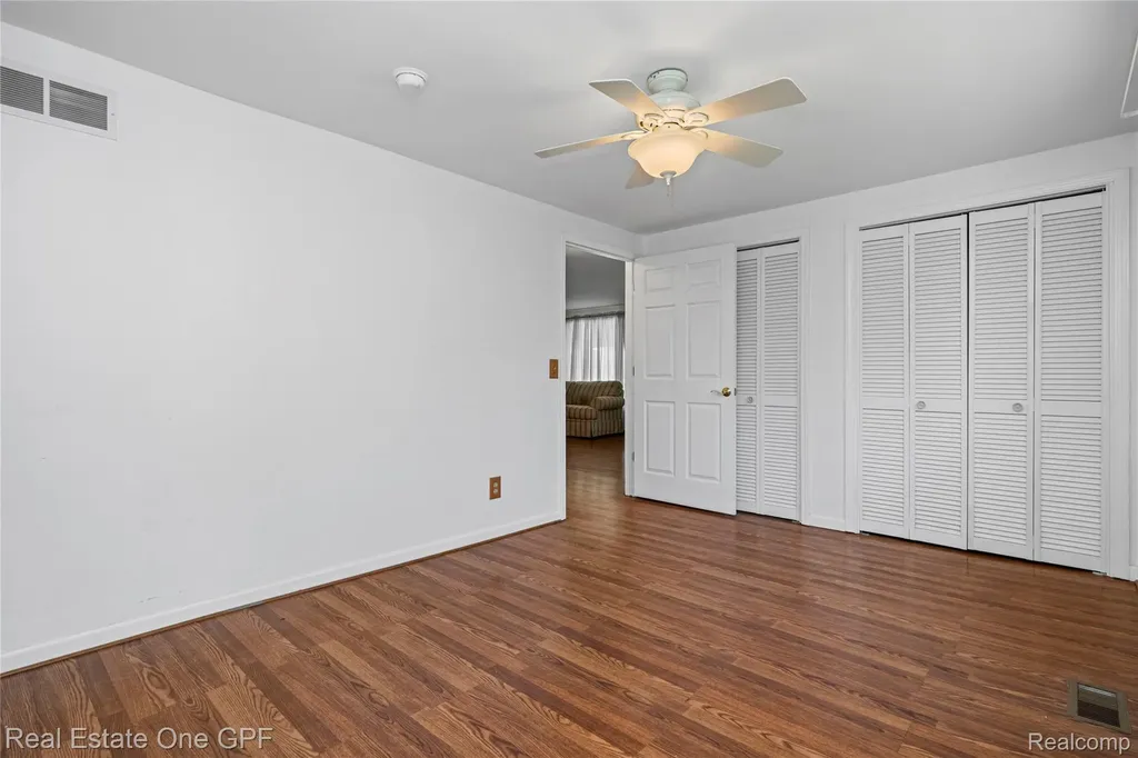 5871 Manor Drive Fort Gratiot Charter Township MI 48059