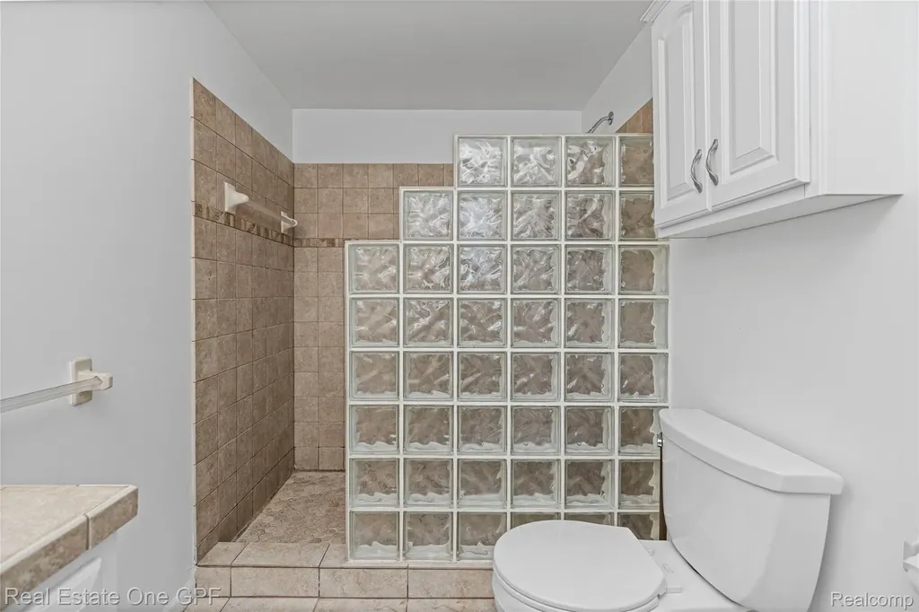 5871 Manor Drive Fort Gratiot Charter Township MI 48059