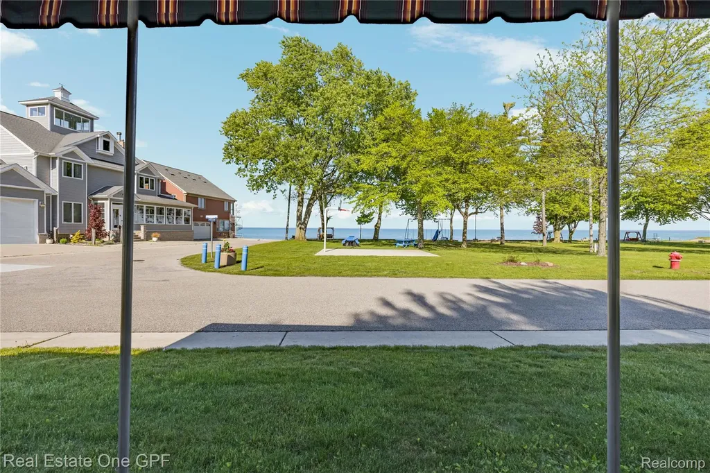 5871 Manor Drive Fort Gratiot Charter Township MI 48059