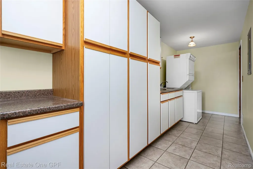 5871 Manor Drive Fort Gratiot Charter Township MI 48059