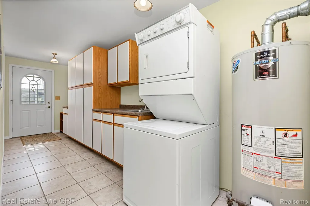 5871 Manor Drive Fort Gratiot Charter Township MI 48059