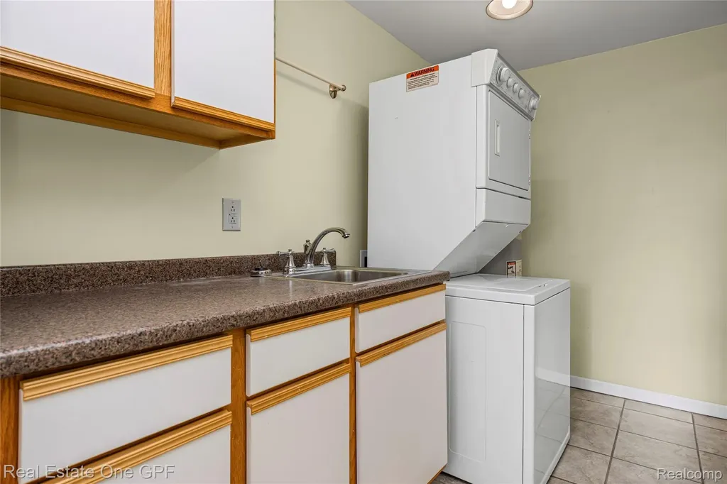 5871 Manor Drive Fort Gratiot Charter Township MI 48059