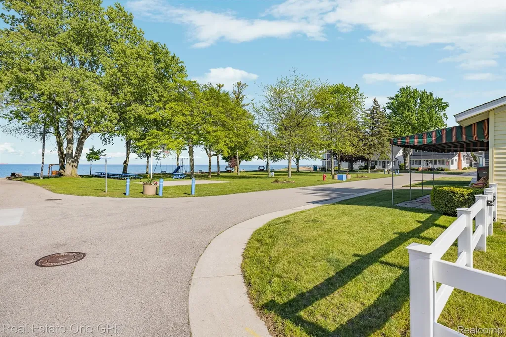 5871 Manor Drive Fort Gratiot Charter Township MI 48059