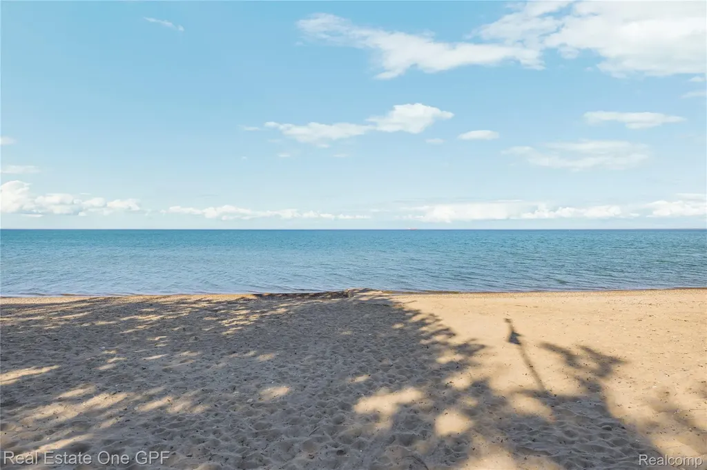 5871 Manor Drive Fort Gratiot Charter Township MI 48059