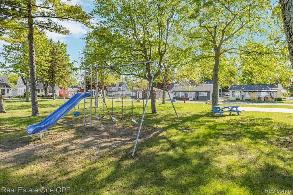 5871 Manor Drive Fort Gratiot Charter Township MI 48059