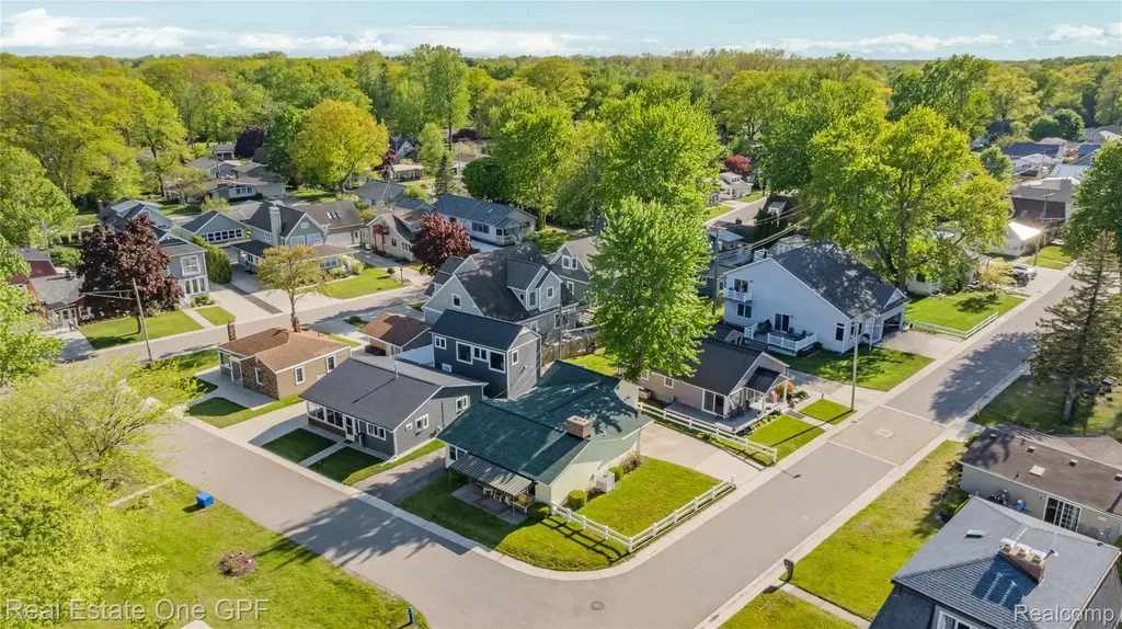 5871 Manor Drive Fort Gratiot Charter Township MI 48059