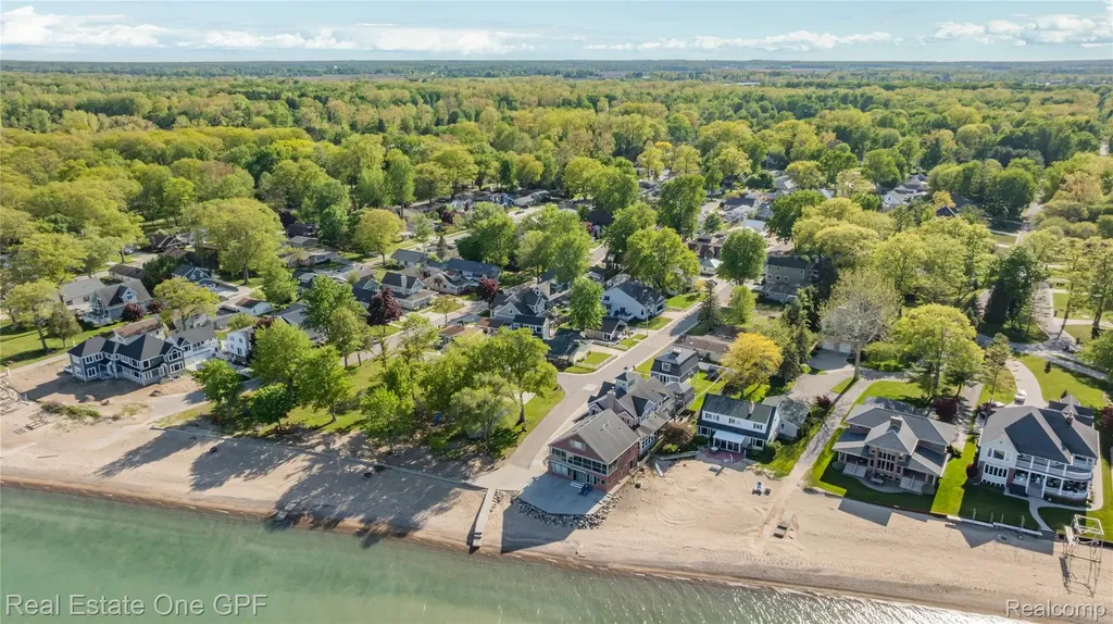 5871 Manor Drive Fort Gratiot Charter Township MI 48059