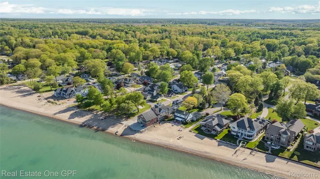 5871 Manor Drive Fort Gratiot Charter Township MI 48059
