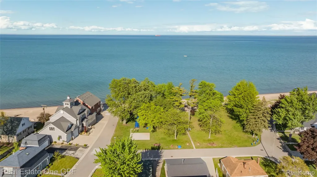 5871 Manor Drive Fort Gratiot Charter Township MI 48059