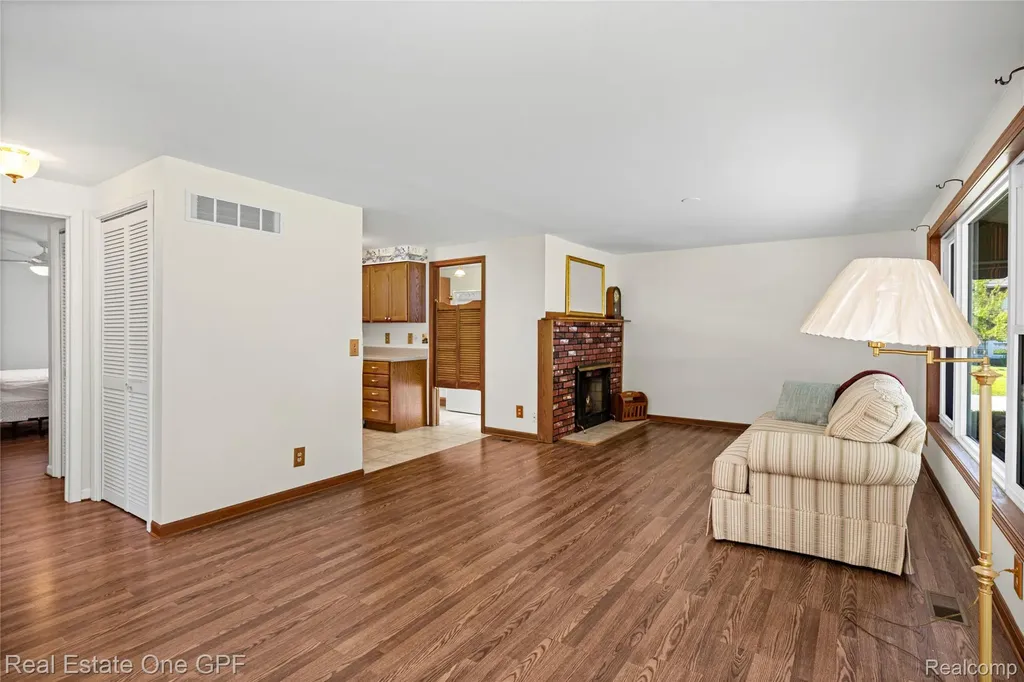 5871 Manor Drive Fort Gratiot Charter Township MI 48059