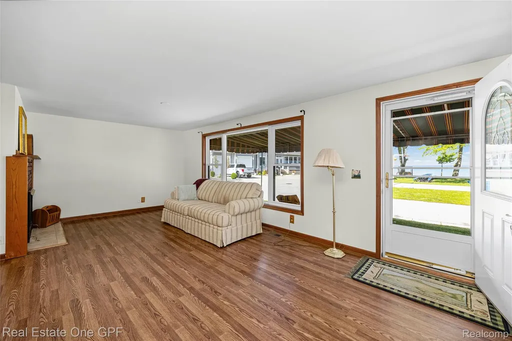 5871 Manor Drive Fort Gratiot Charter Township MI 48059