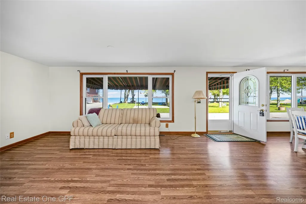 5871 Manor Drive Fort Gratiot Charter Township MI 48059