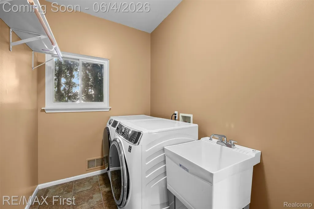 8559 Barrington Drive Superior Charter Township MI 48198