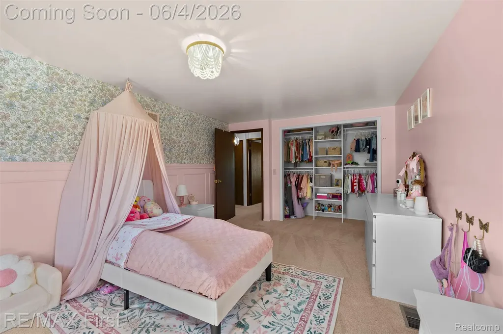 26376 Lawrence Drive Dearborn Heights City MI 48127