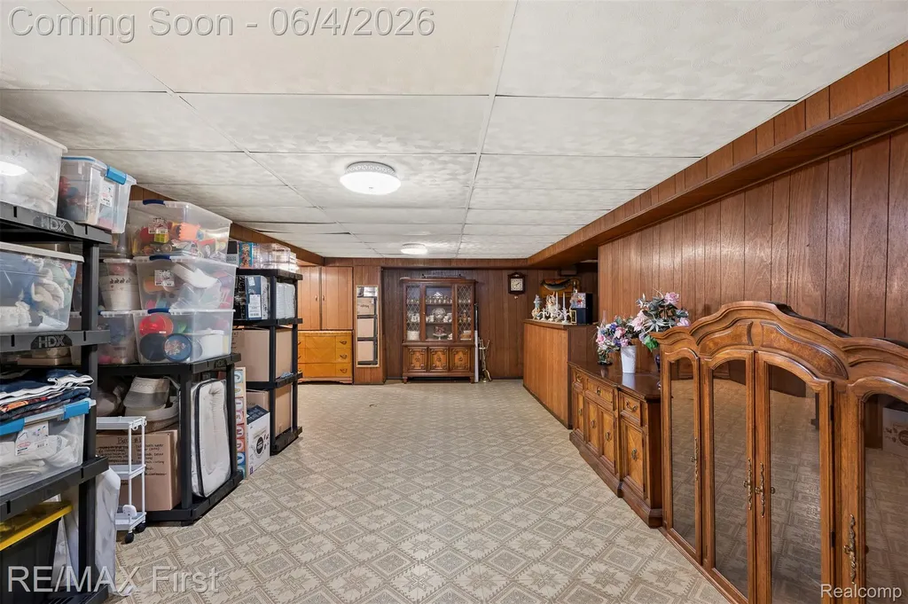 26376 Lawrence Drive Dearborn Heights City MI 48127
