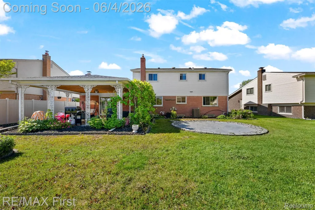 26376 Lawrence Drive Dearborn Heights City MI 48127