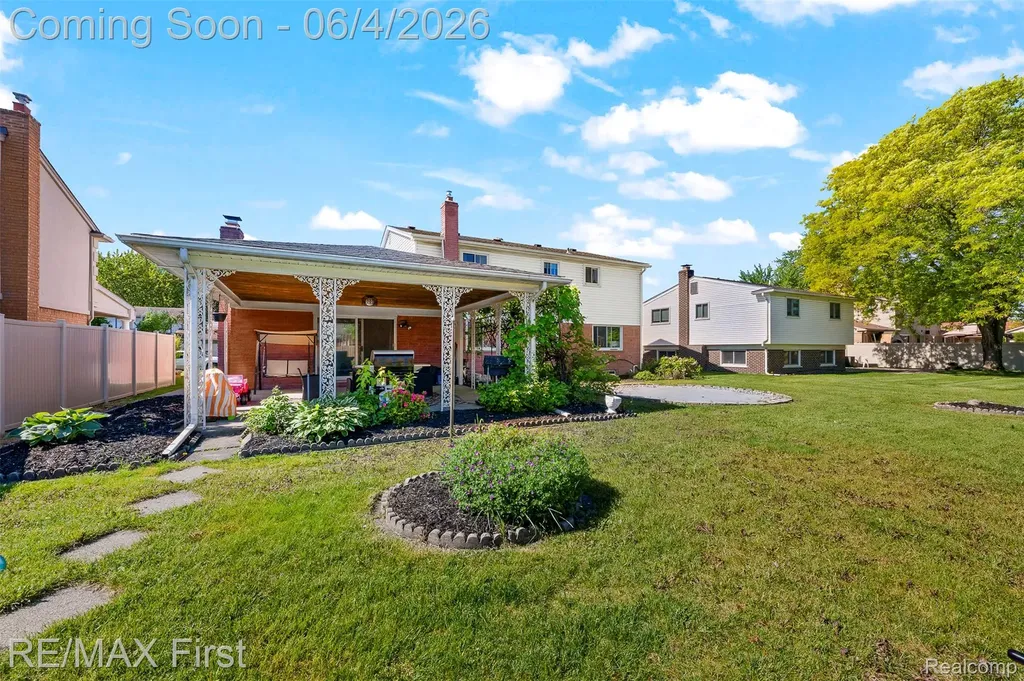 26376 Lawrence Drive Dearborn Heights City MI 48127