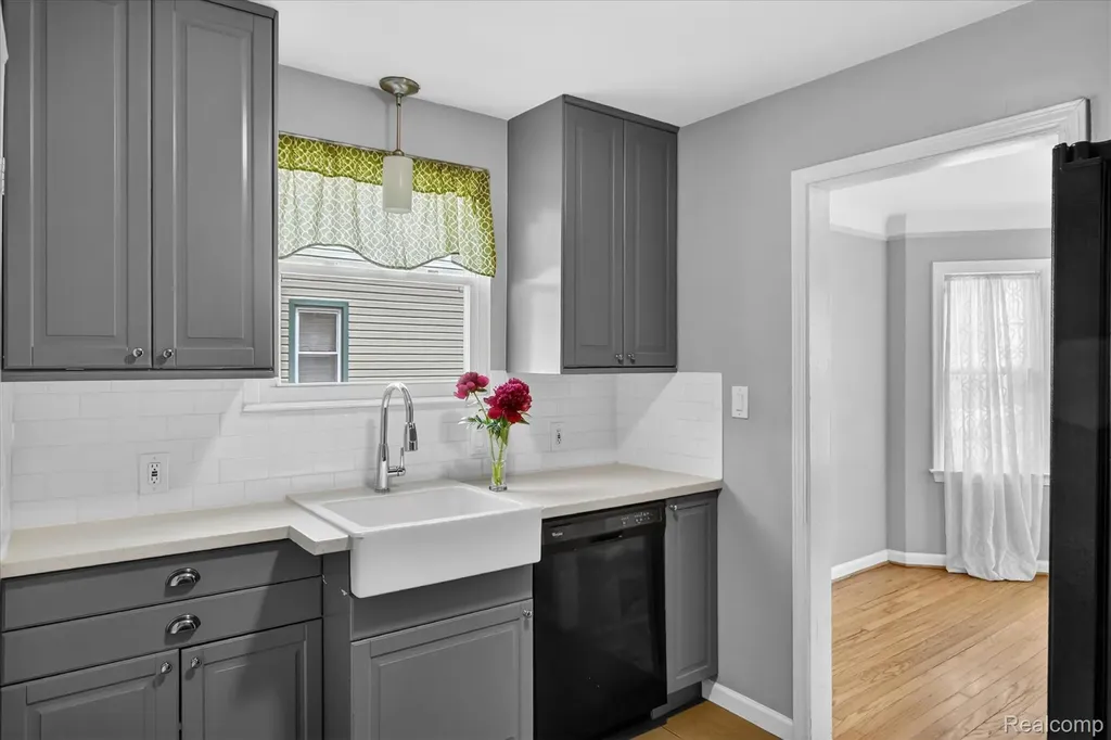 581 Flowerdale Street Ferndale City MI 48220