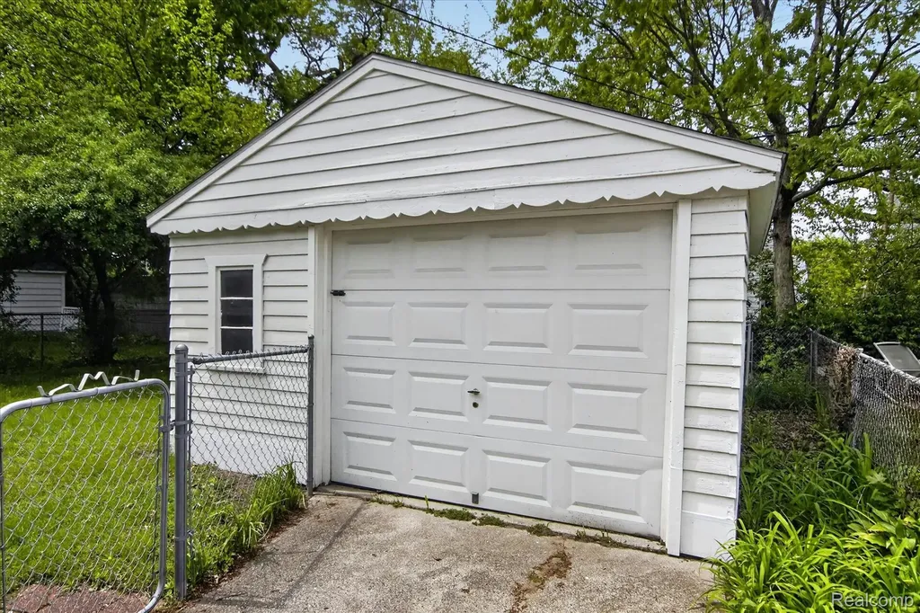 581 Flowerdale Street Ferndale City MI 48220