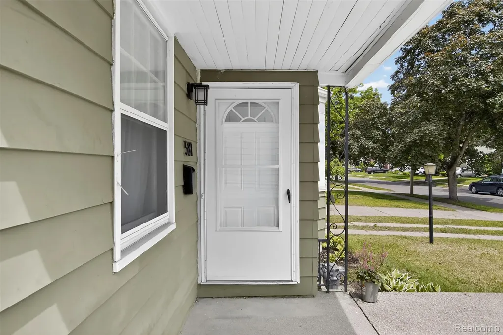 581 Flowerdale Street Ferndale City MI 48220