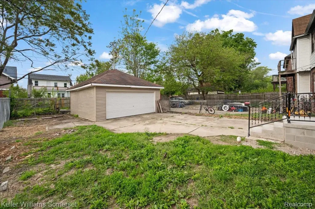 2633 Burlingame Street Detroit City MI 48206