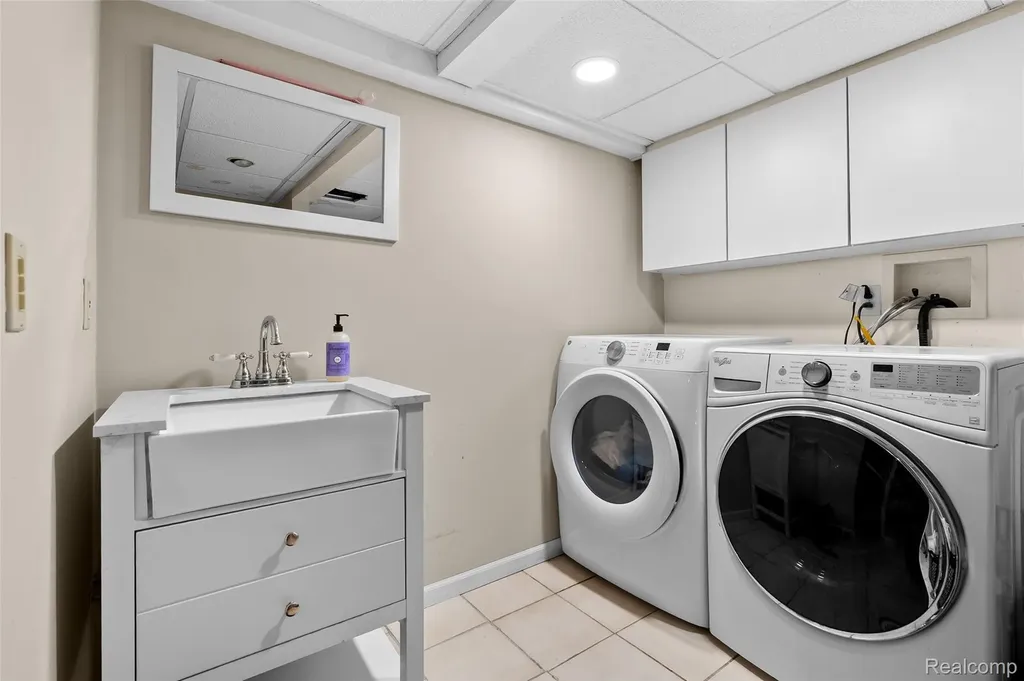 2430 Outlook Street Kalamazoo City MI 49001