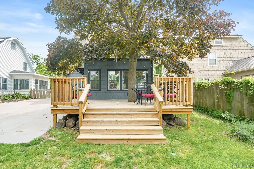 2430 Outlook Street Kalamazoo City MI 49001
