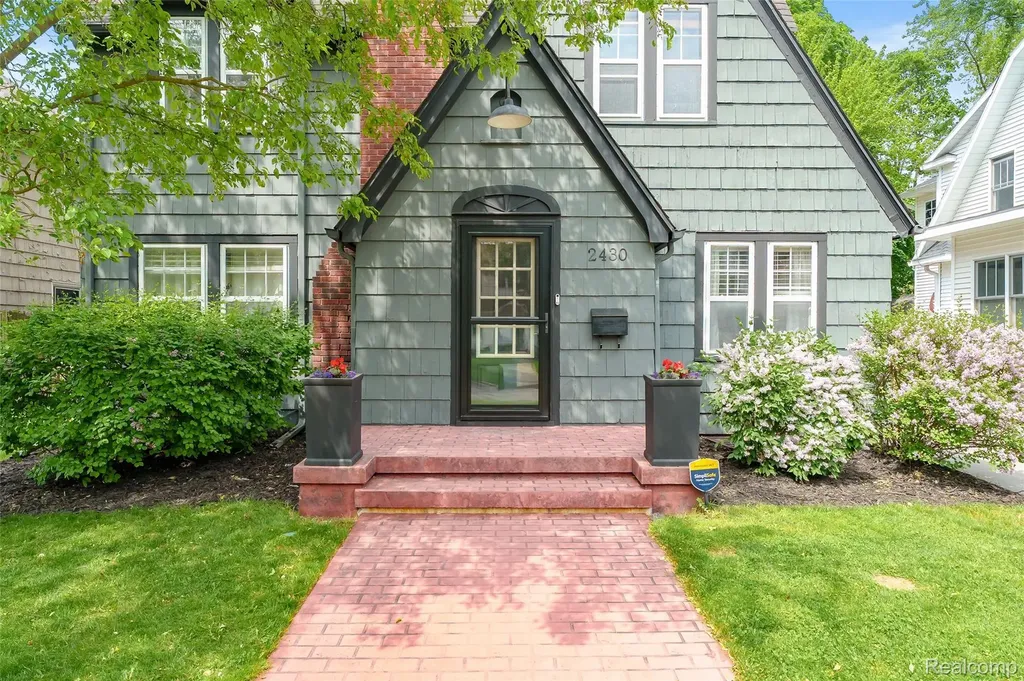 2430 Outlook Street Kalamazoo City MI 49001