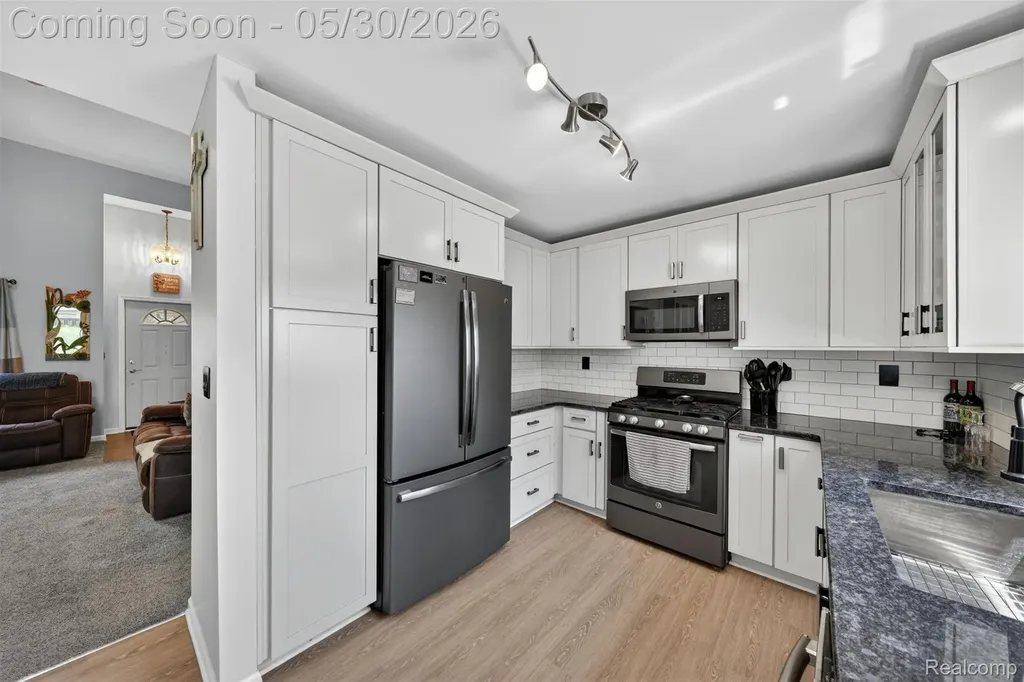 18364 Beechwood Street Roseville City MI 48066