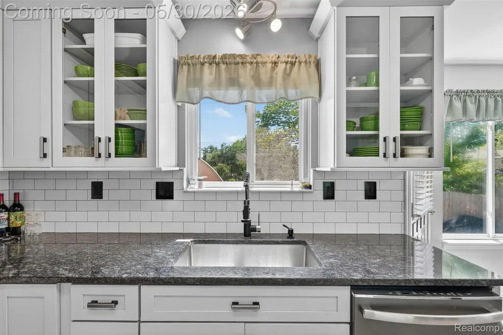 18364 Beechwood Street Roseville City MI 48066
