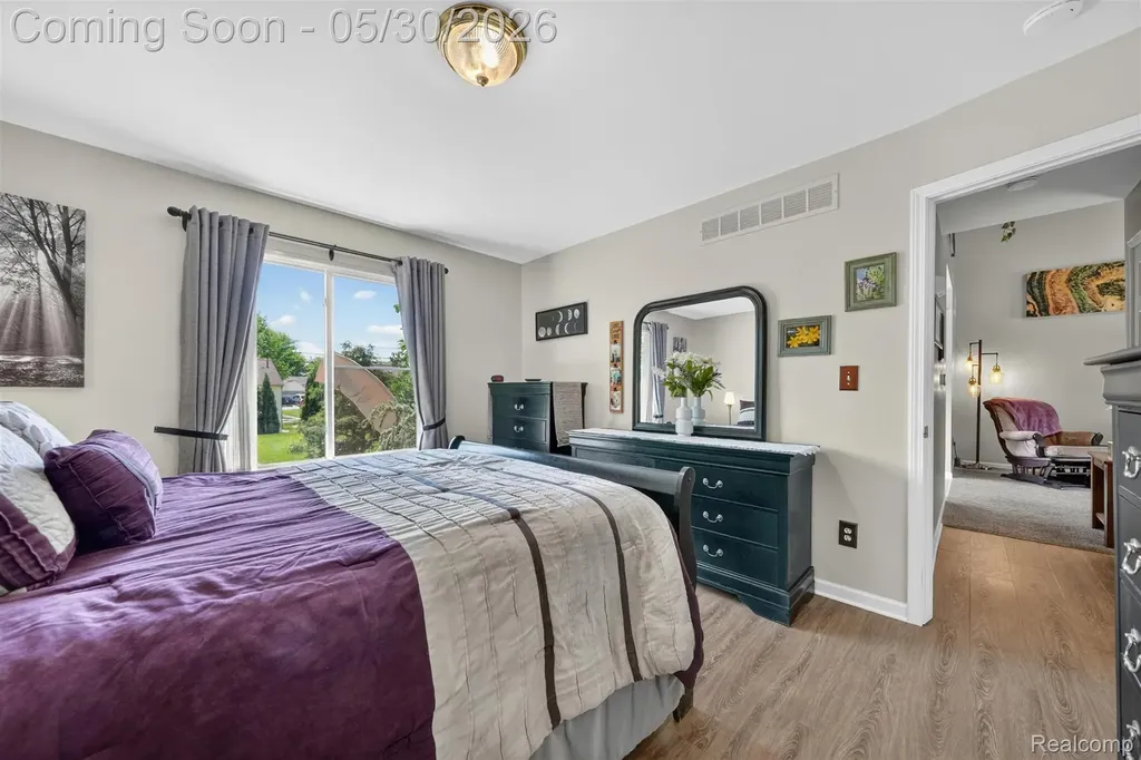 18364 Beechwood Street Roseville City MI 48066