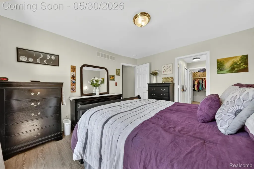 18364 Beechwood Street Roseville City MI 48066