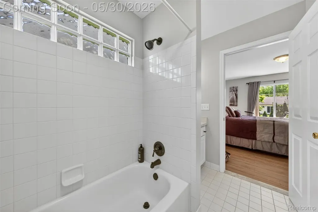 18364 Beechwood Street Roseville City MI 48066