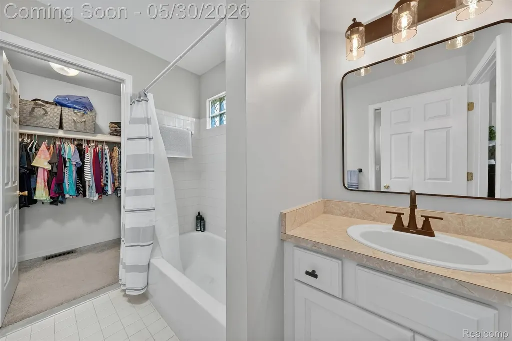 18364 Beechwood Street Roseville City MI 48066