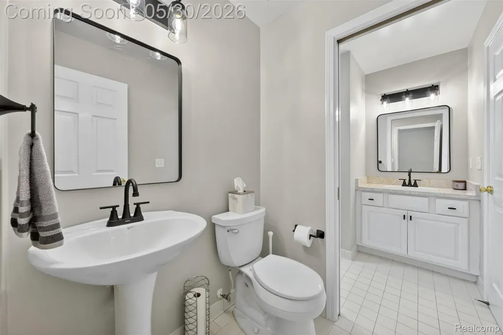 18364 Beechwood Street Roseville City MI 48066