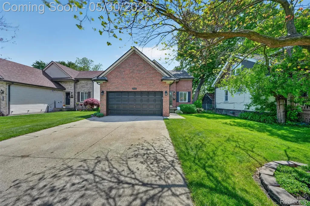 18364 Beechwood Street Roseville City MI 48066