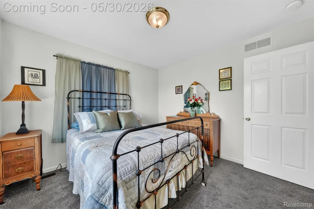18364 Beechwood Street Roseville City MI 48066