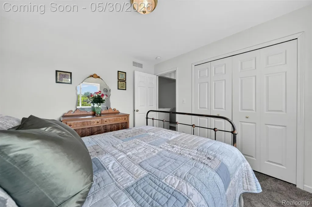 18364 Beechwood Street Roseville City MI 48066