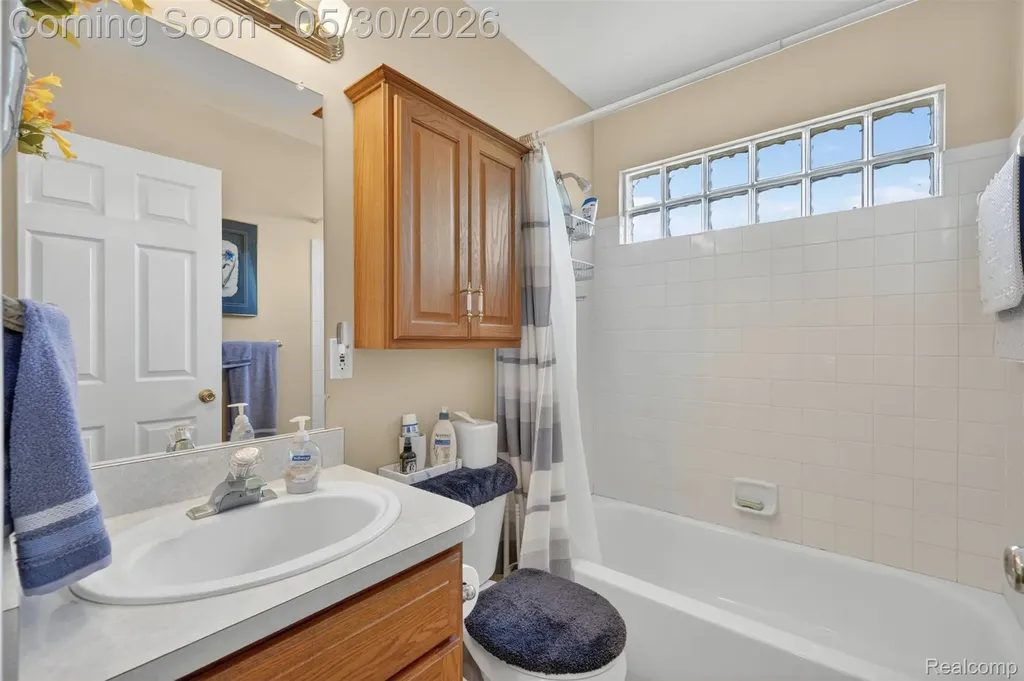 18364 Beechwood Street Roseville City MI 48066