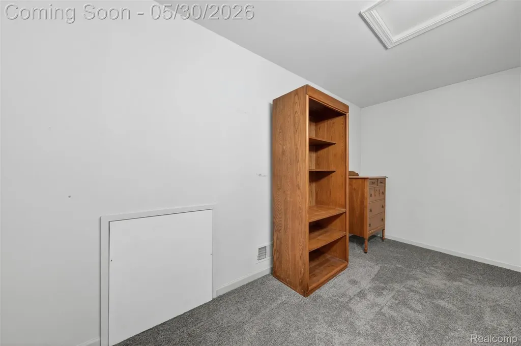 18364 Beechwood Street Roseville City MI 48066