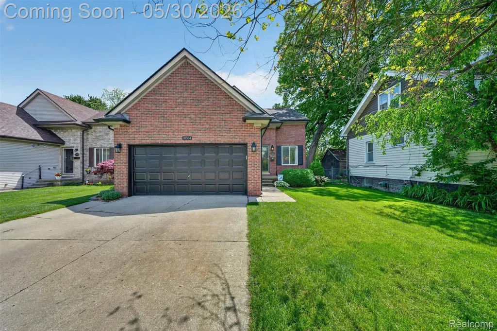 18364 Beechwood Street Roseville City MI 48066