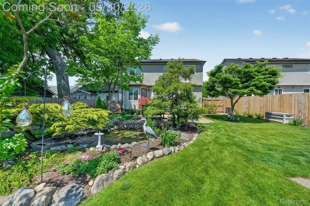 18364 Beechwood Street Roseville City MI 48066