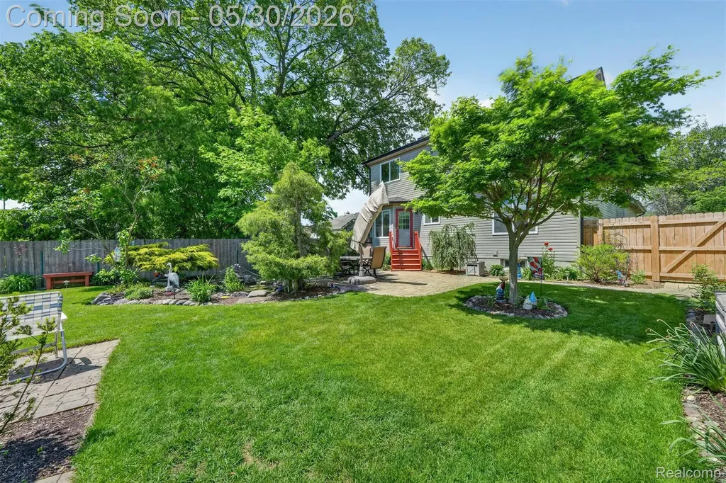 18364 Beechwood Street Roseville City MI 48066
