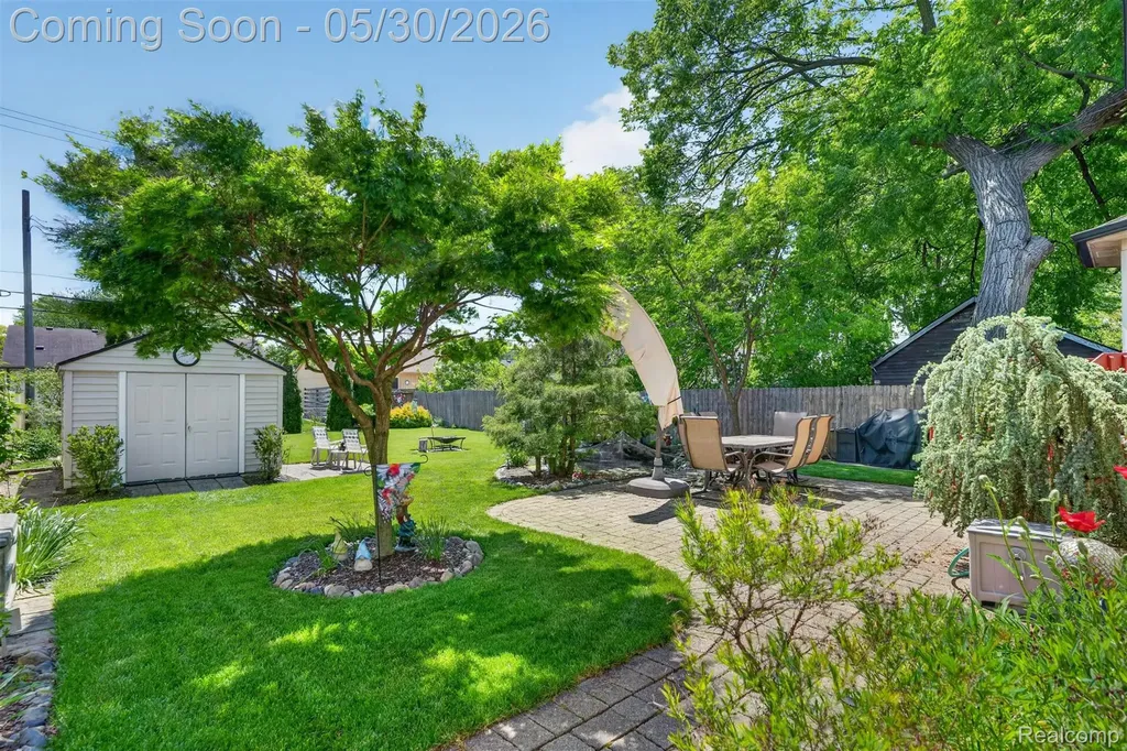 18364 Beechwood Street Roseville City MI 48066