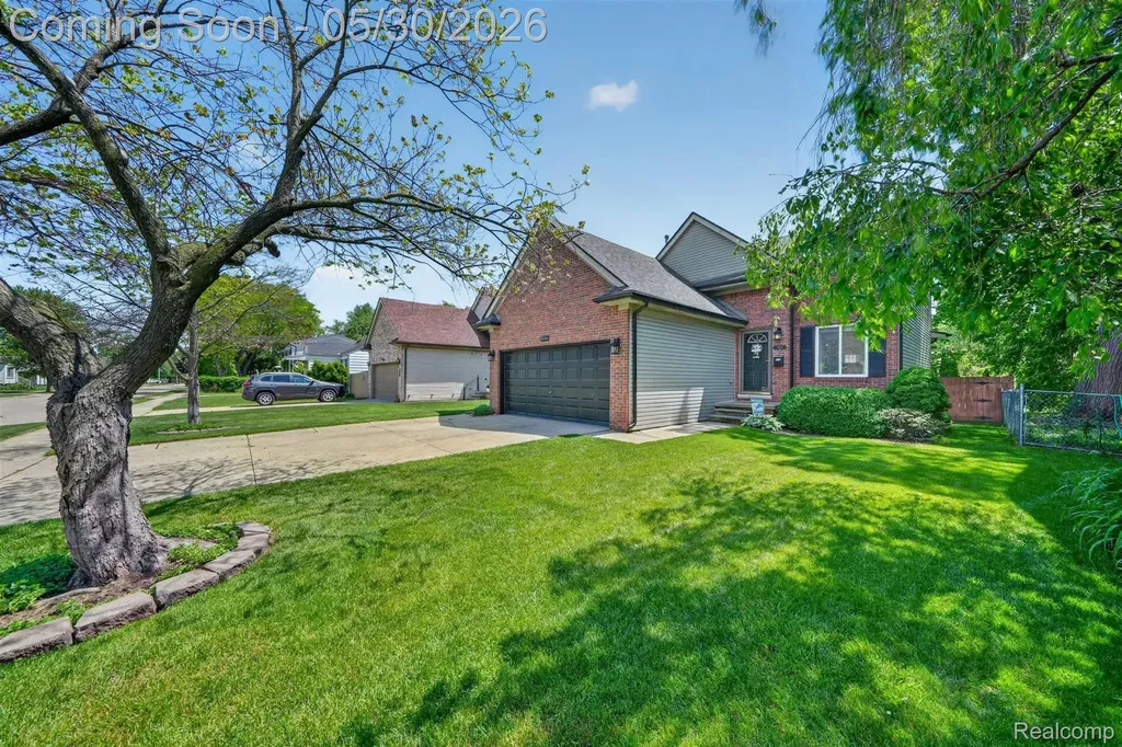 18364 Beechwood Street Roseville City MI 48066