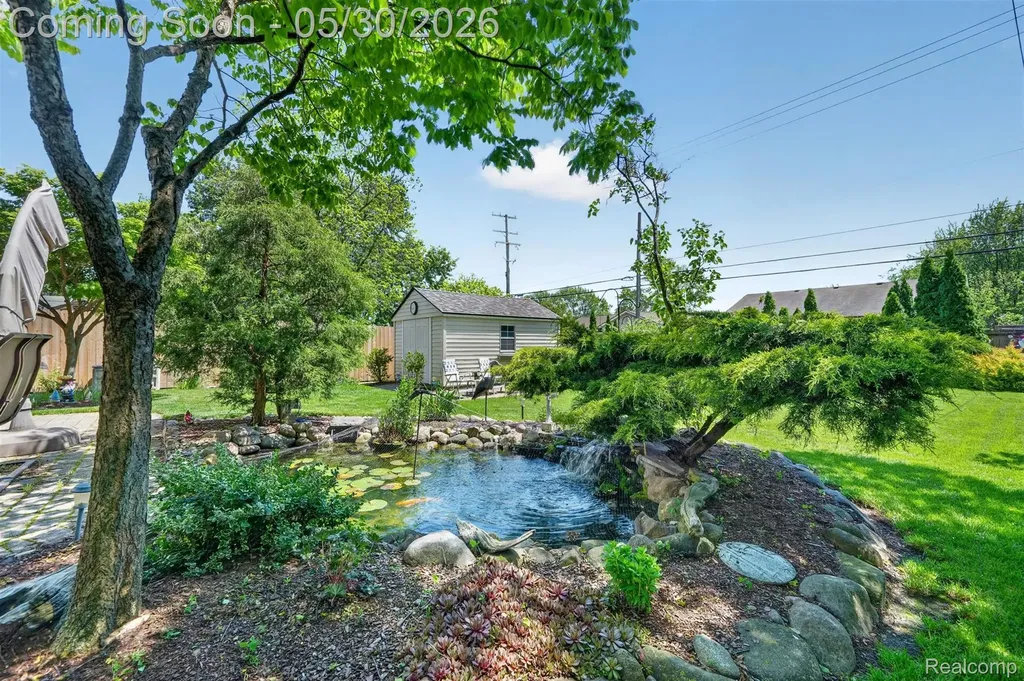 18364 Beechwood Street Roseville City MI 48066