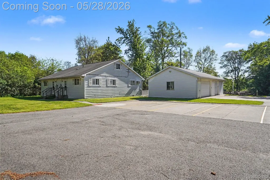 1691 S Lakeview Lane Highland Charter Township MI 48357