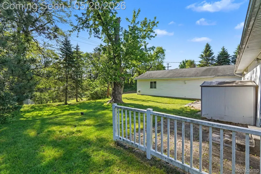 1691 S Lakeview Lane Highland Charter Township MI 48357
