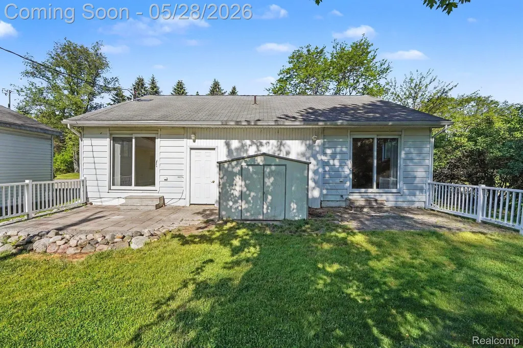 1691 S Lakeview Lane Highland Charter Township MI 48357