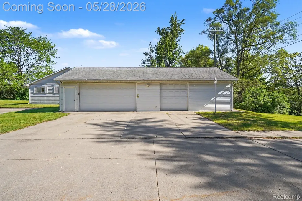 1691 S Lakeview Lane Highland Charter Township MI 48357